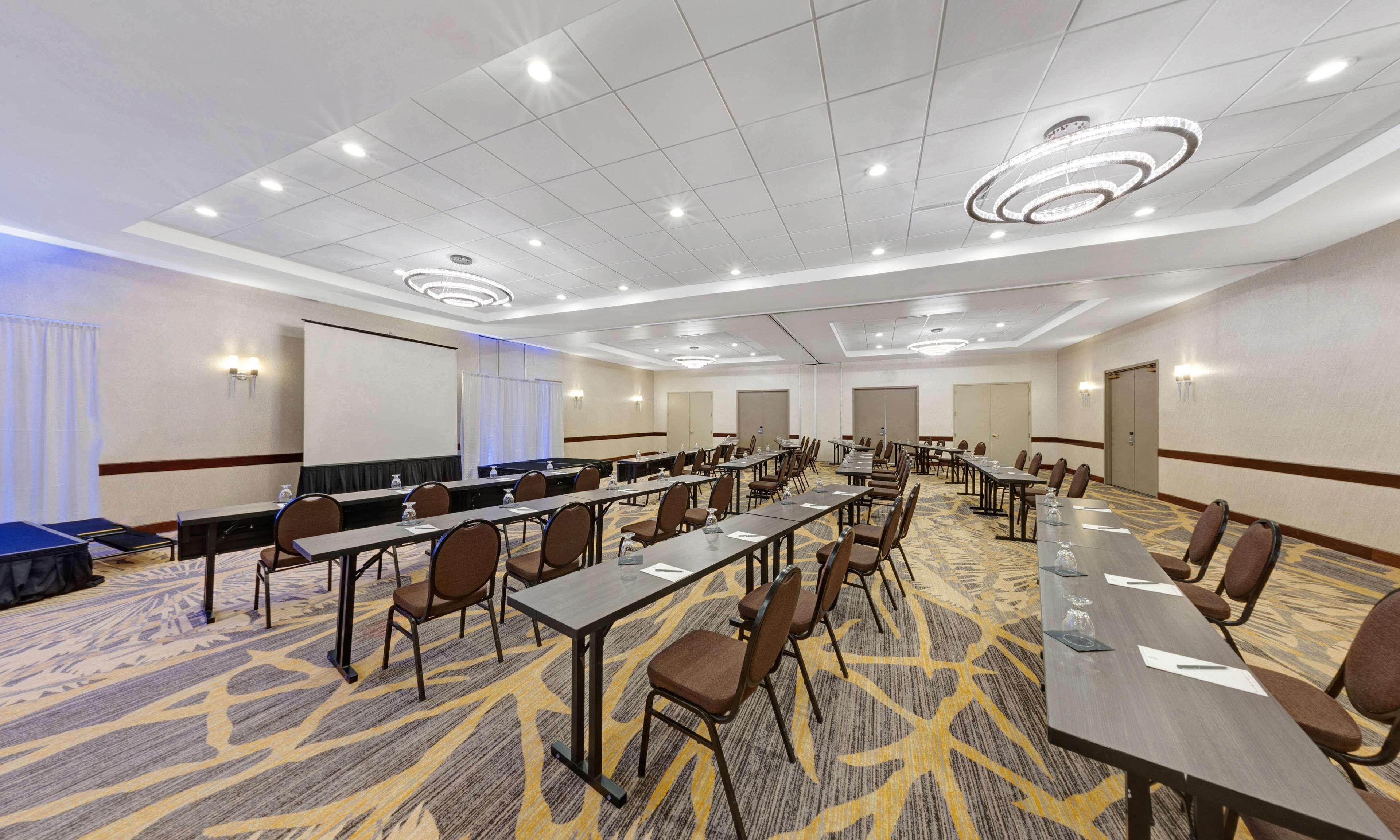 Embassy Suites By Hilton Milwaukee Brookfield Εξωτερικό φωτογραφία