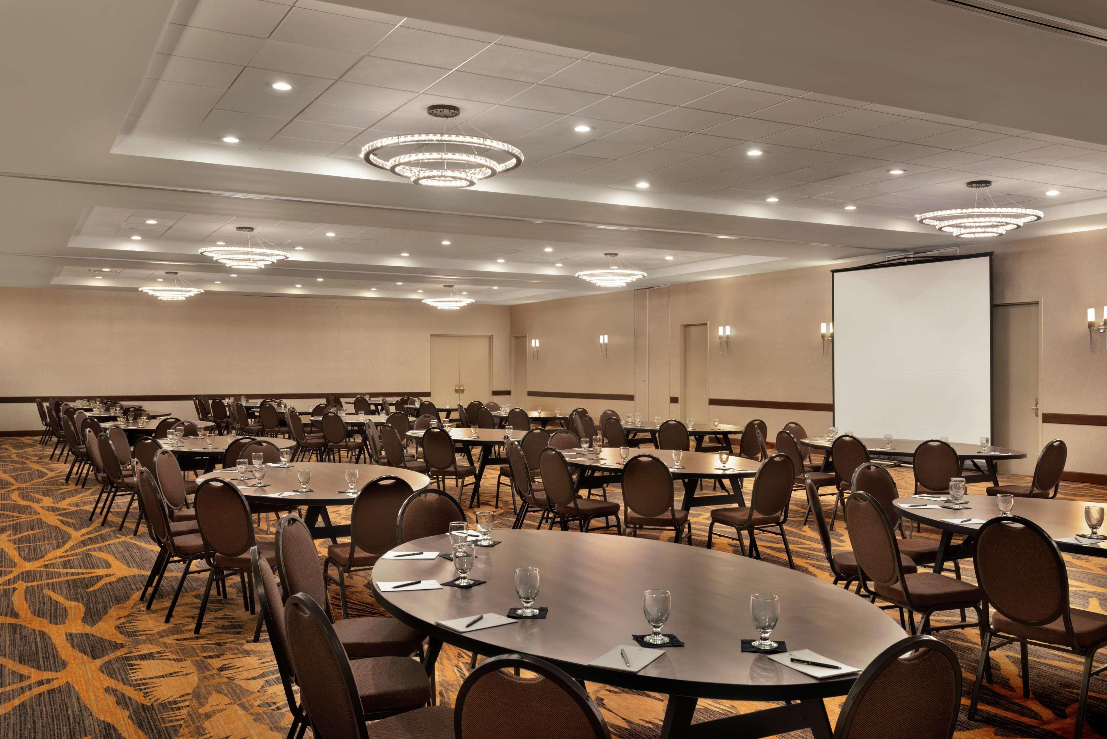 Embassy Suites By Hilton Milwaukee Brookfield Εξωτερικό φωτογραφία