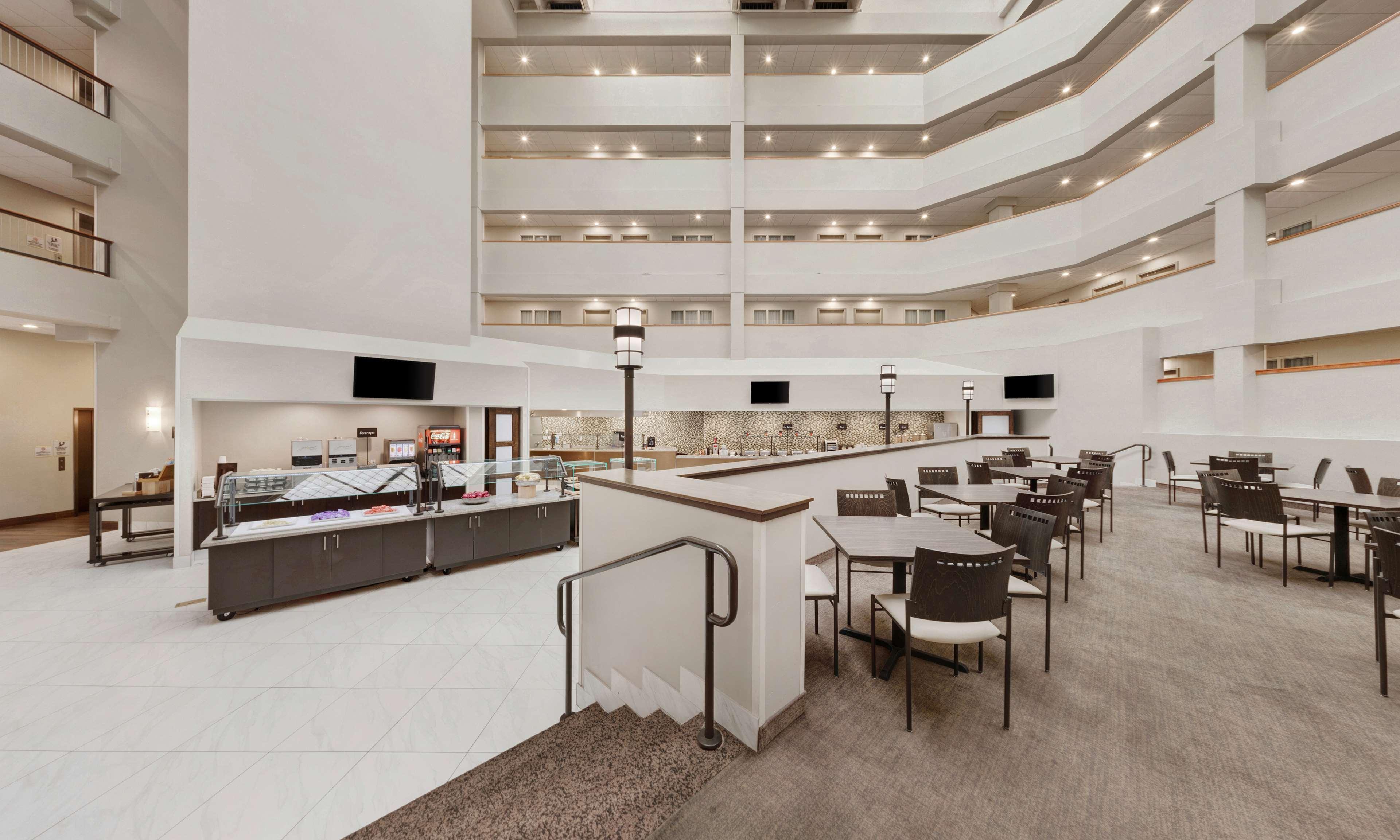 Embassy Suites By Hilton Milwaukee Brookfield Εξωτερικό φωτογραφία