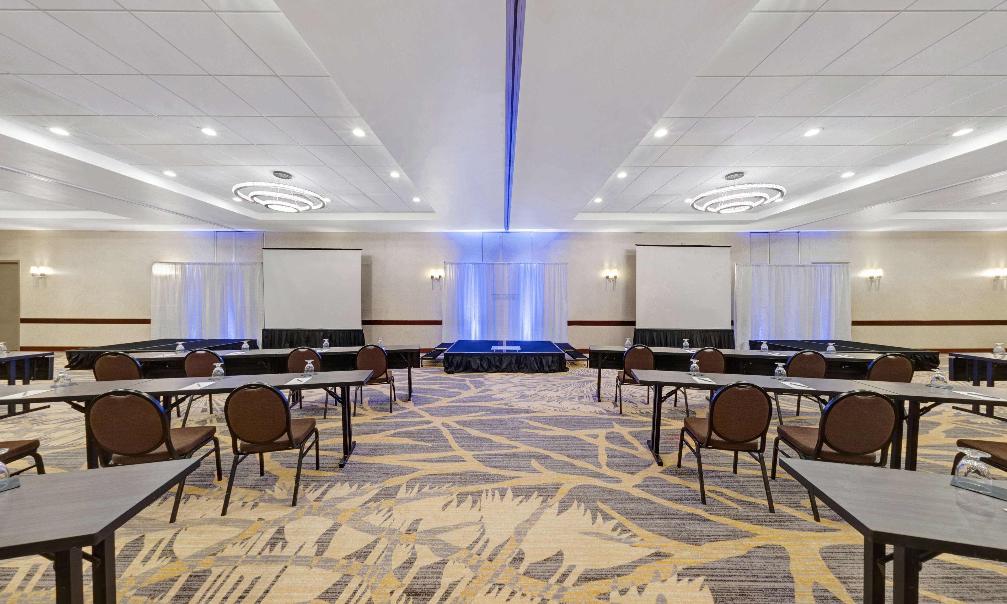 Embassy Suites By Hilton Milwaukee Brookfield Εξωτερικό φωτογραφία