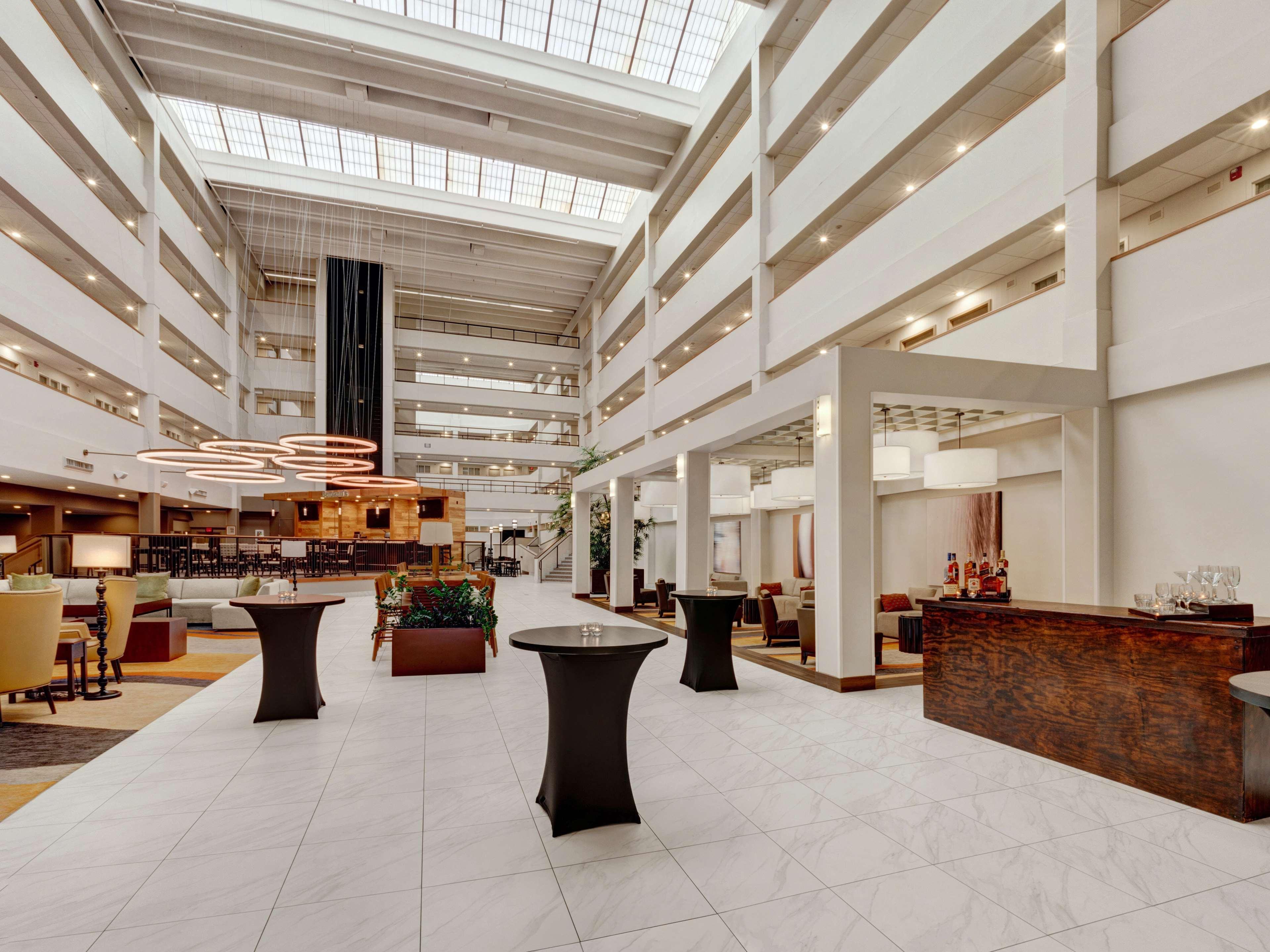 Embassy Suites By Hilton Milwaukee Brookfield Εξωτερικό φωτογραφία