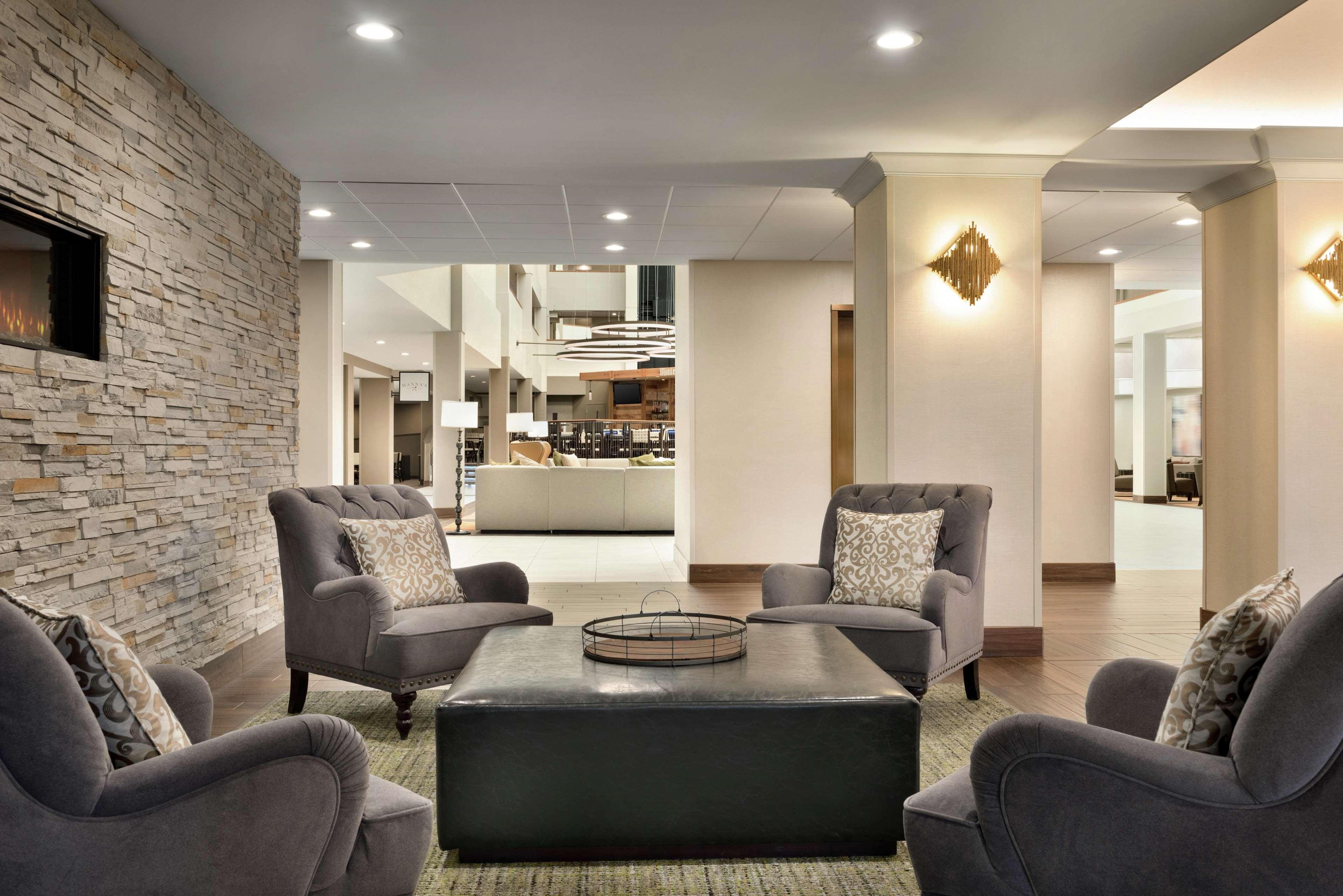Embassy Suites By Hilton Milwaukee Brookfield Εξωτερικό φωτογραφία