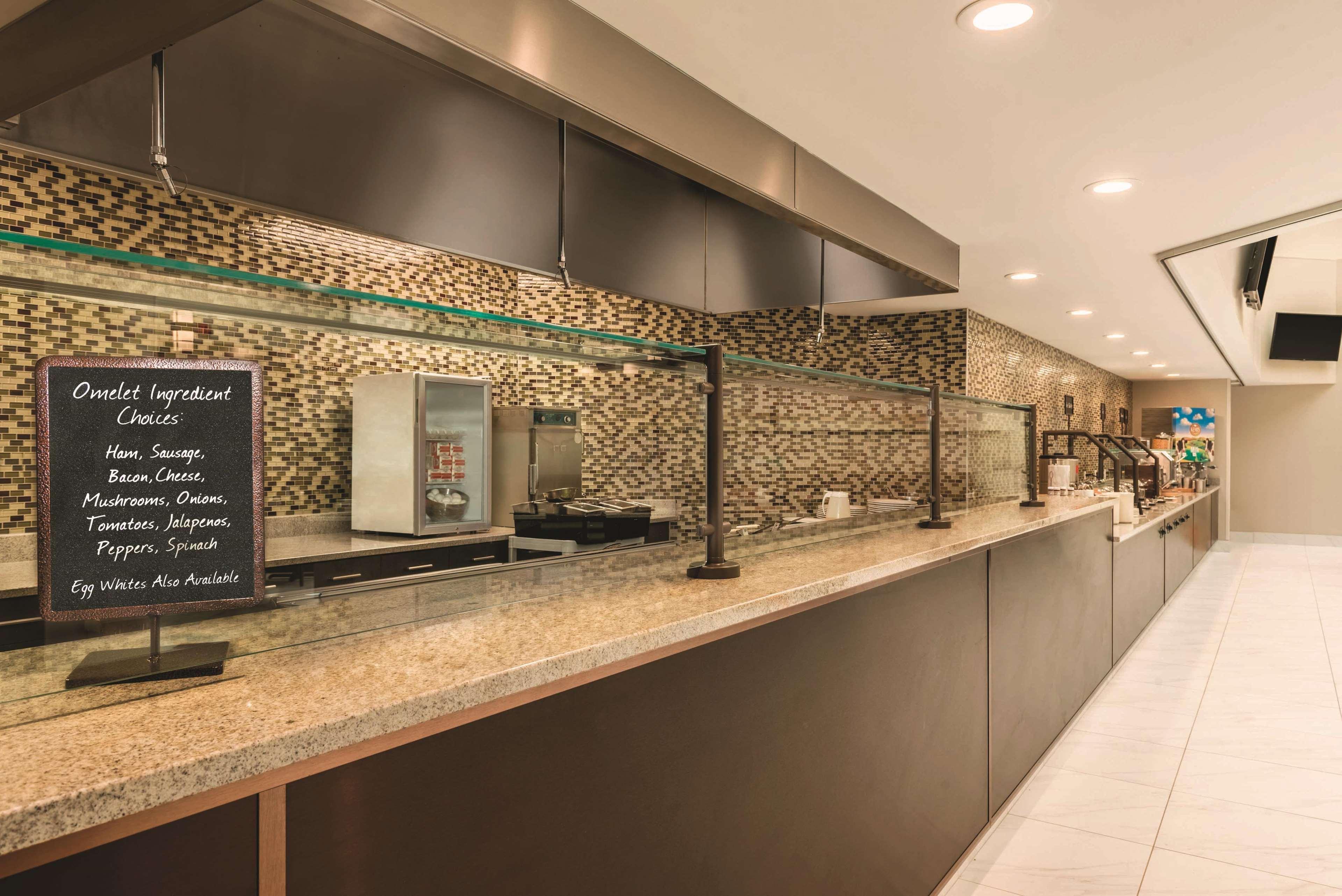 Embassy Suites By Hilton Milwaukee Brookfield Εξωτερικό φωτογραφία