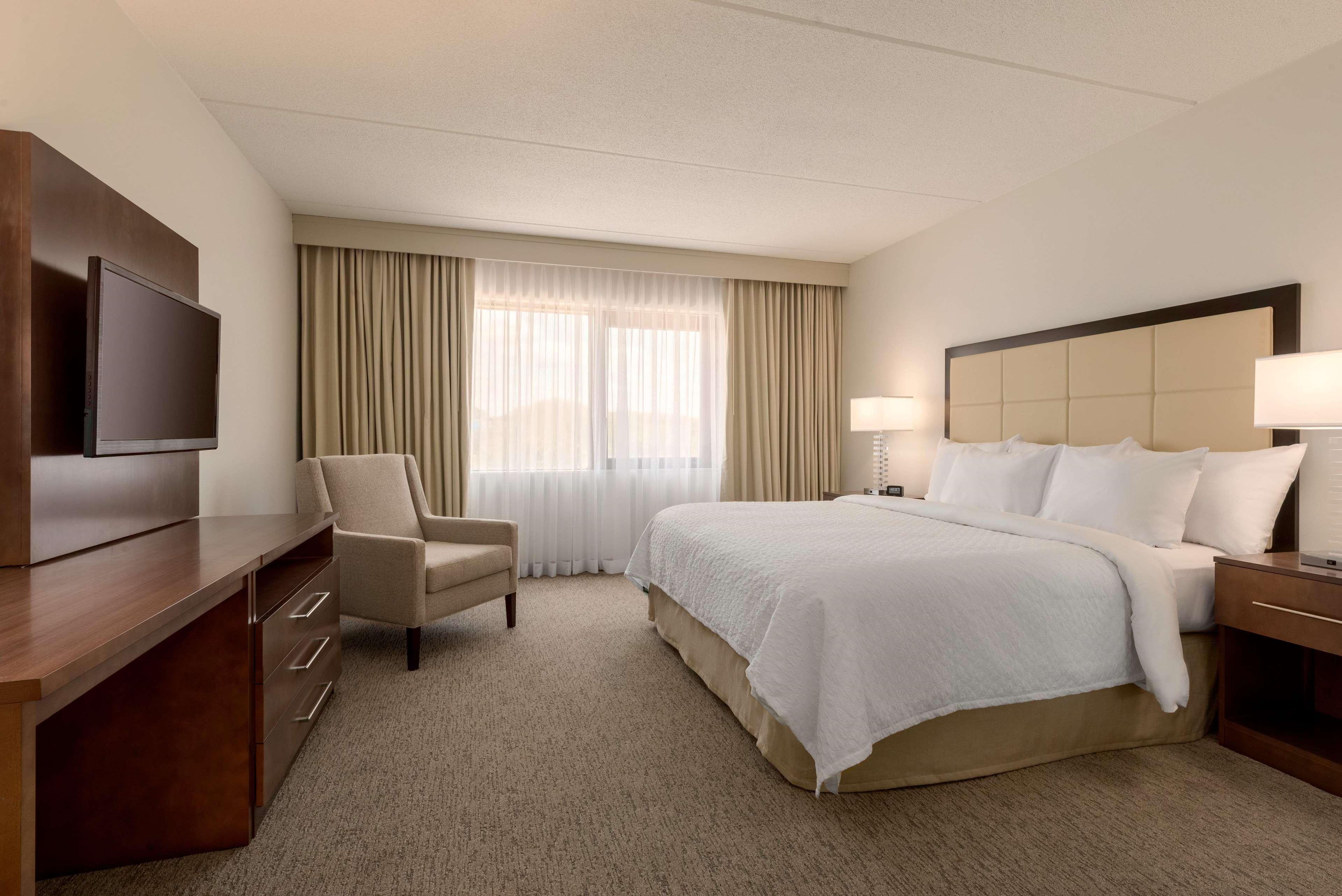 Embassy Suites By Hilton Milwaukee Brookfield Εξωτερικό φωτογραφία