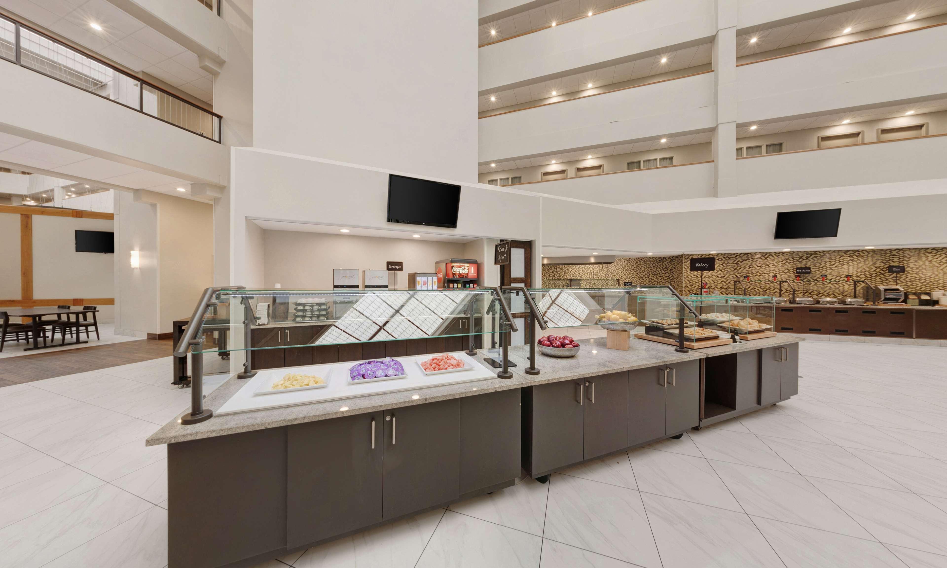 Embassy Suites By Hilton Milwaukee Brookfield Εξωτερικό φωτογραφία