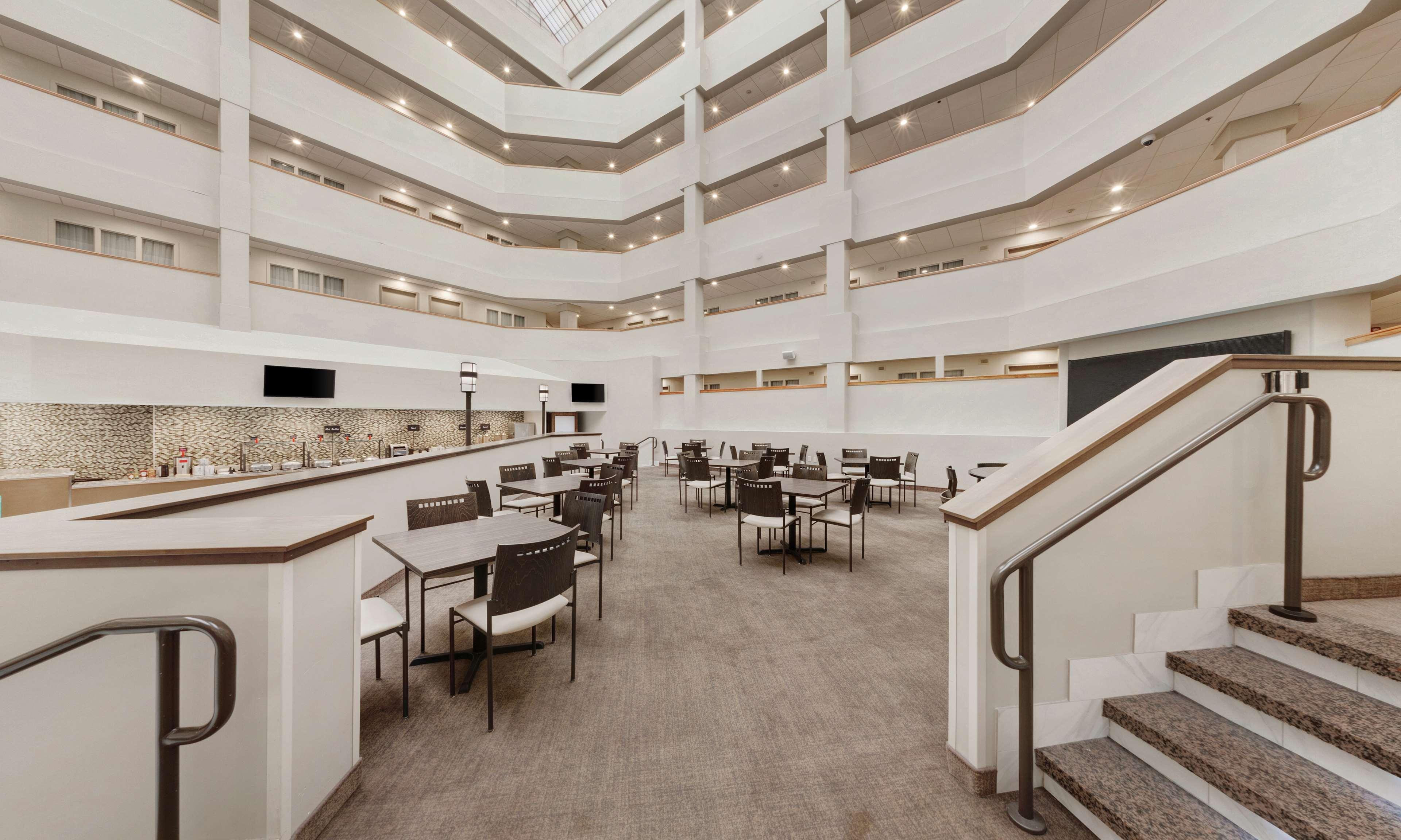 Embassy Suites By Hilton Milwaukee Brookfield Εξωτερικό φωτογραφία