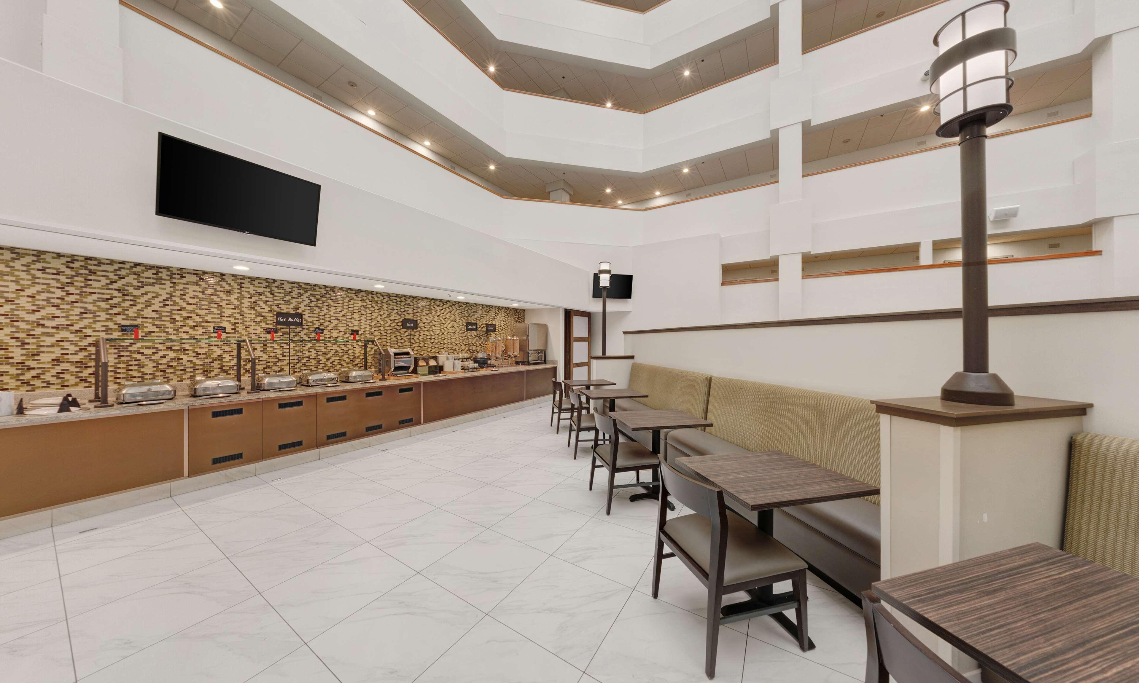 Embassy Suites By Hilton Milwaukee Brookfield Εξωτερικό φωτογραφία