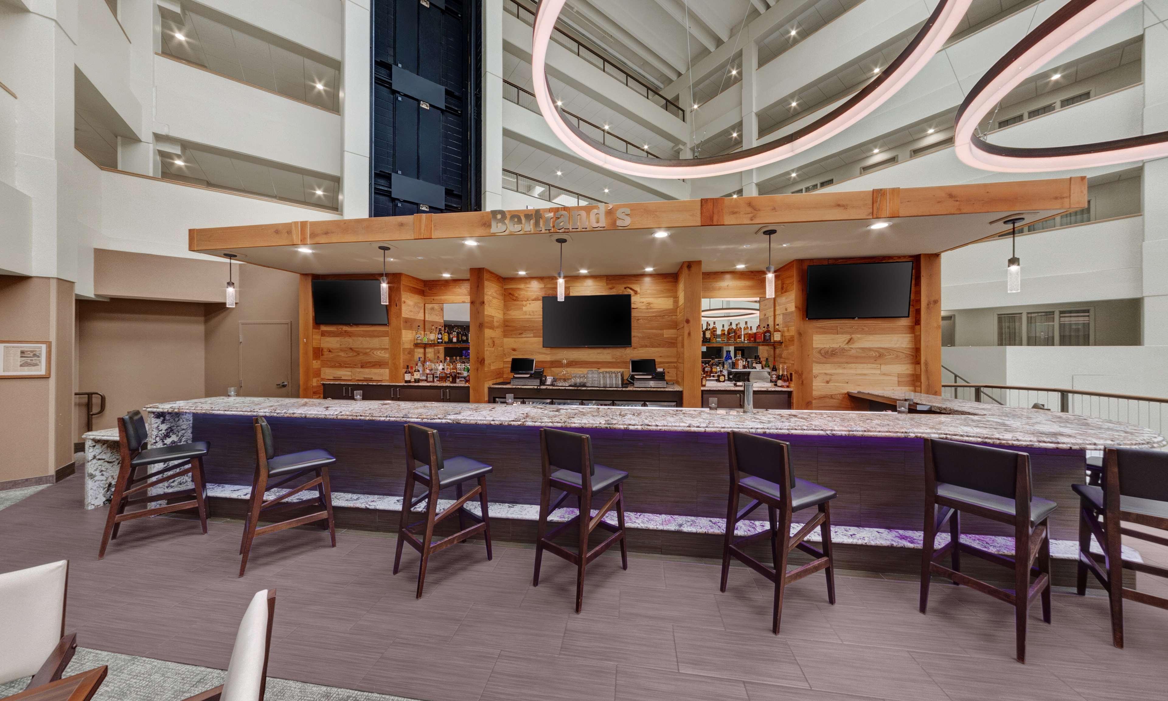 Embassy Suites By Hilton Milwaukee Brookfield Εξωτερικό φωτογραφία