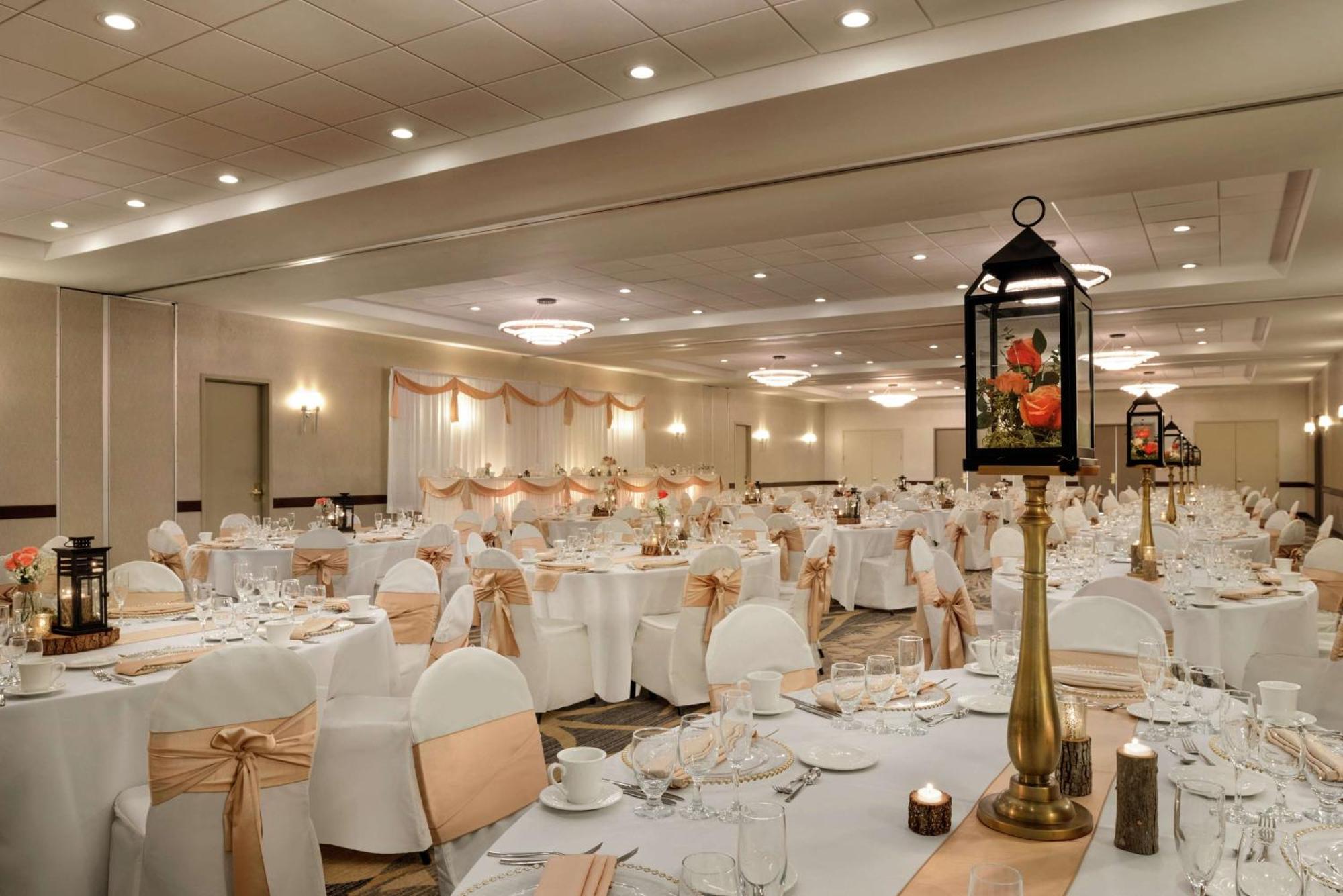 Embassy Suites By Hilton Milwaukee Brookfield Εξωτερικό φωτογραφία