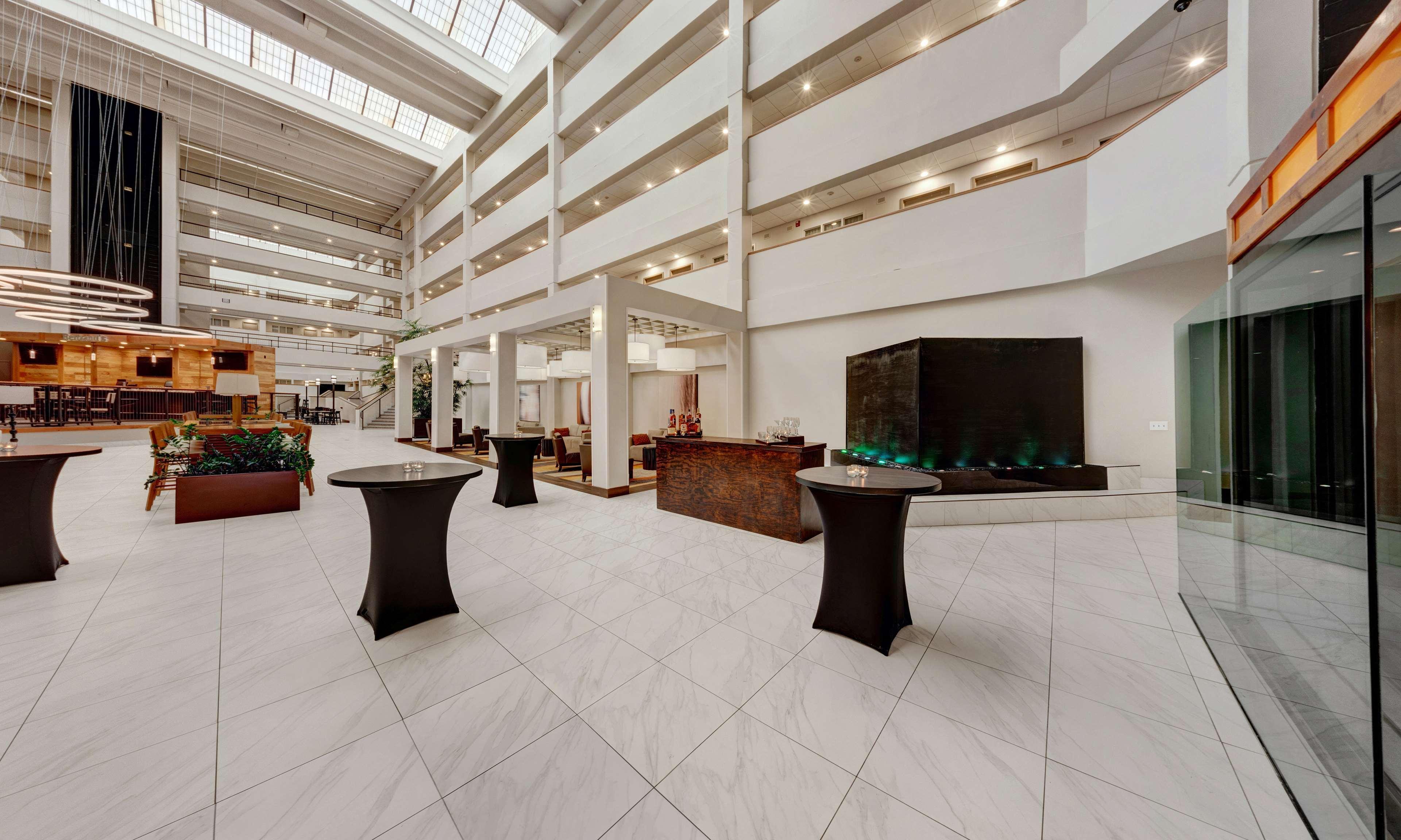 Embassy Suites By Hilton Milwaukee Brookfield Εξωτερικό φωτογραφία