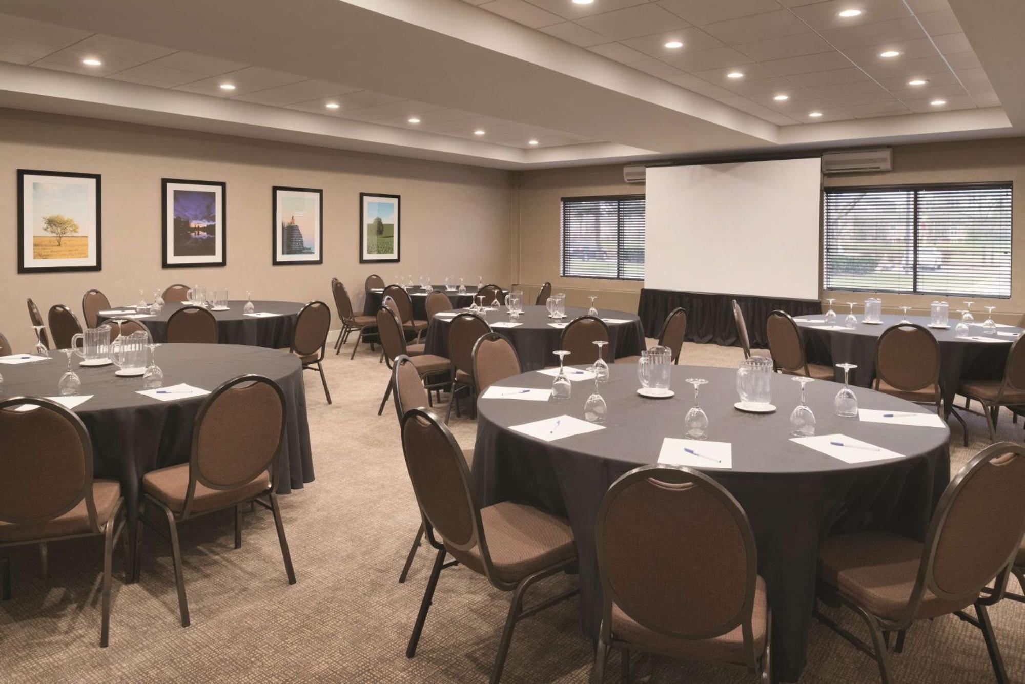Embassy Suites By Hilton Milwaukee Brookfield Εξωτερικό φωτογραφία