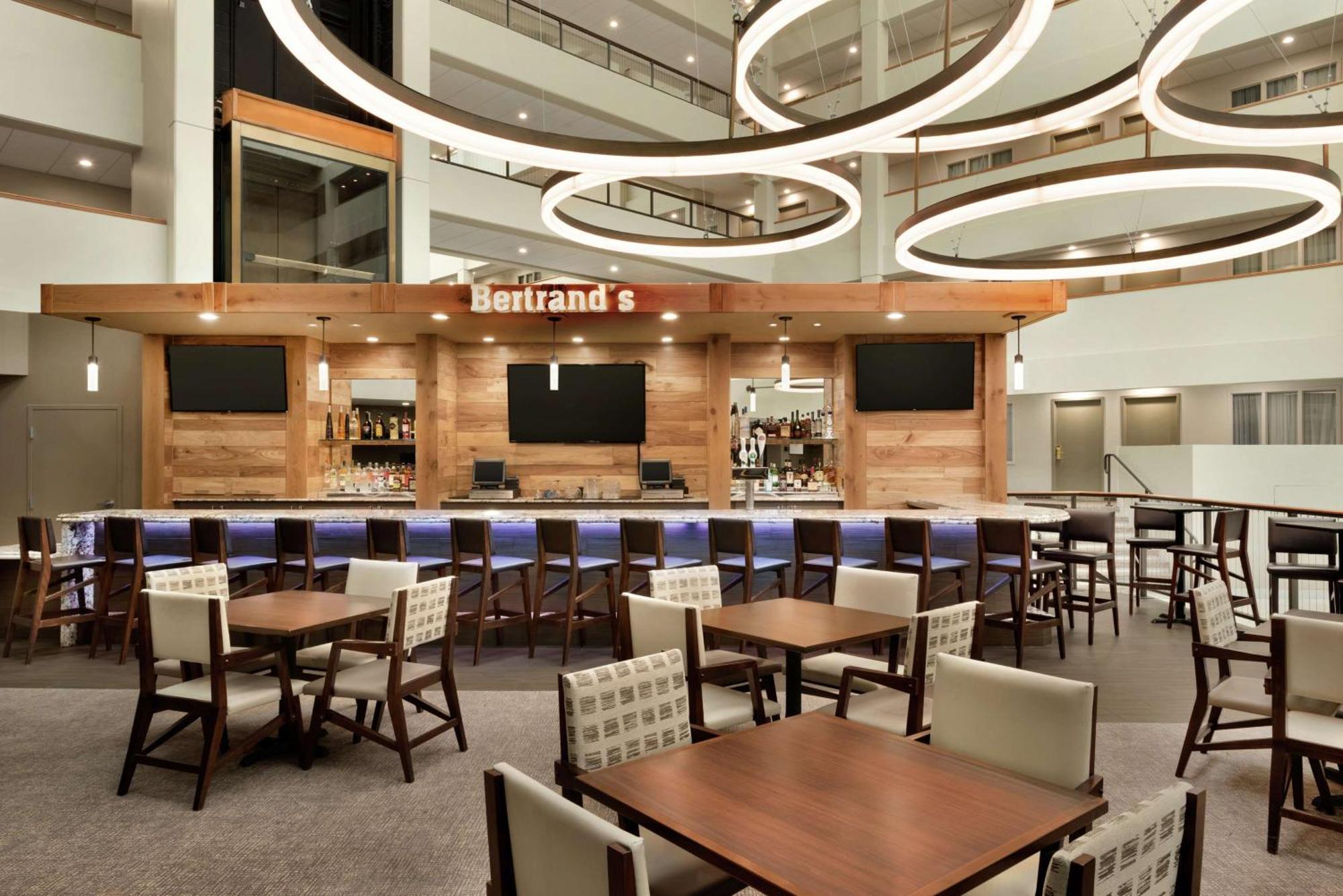 Embassy Suites By Hilton Milwaukee Brookfield Εξωτερικό φωτογραφία