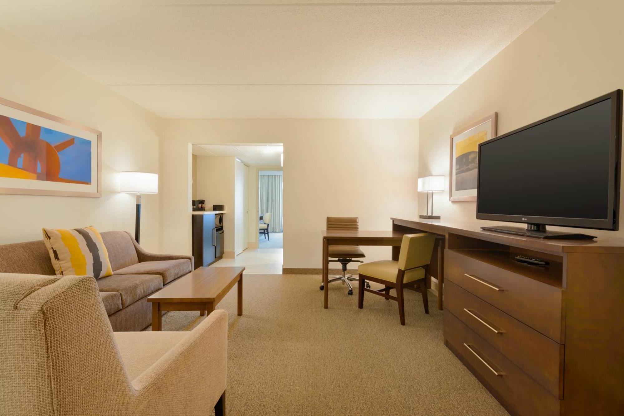 Embassy Suites By Hilton Milwaukee Brookfield Εξωτερικό φωτογραφία